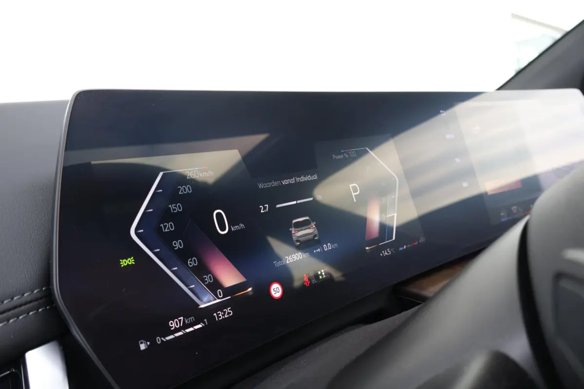 220i / M-Sport Pakket / Pano Dak / Actieve Stoel / Harman Kardon / Stoelverwarming Voor / Comforttoegang /