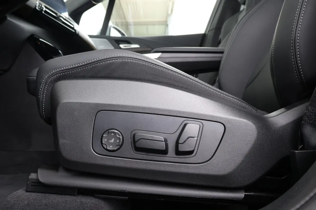 220i / M-Sport Pakket / Pano Dak / Actieve Stoel / Harman Kardon / Stoelverwarming Voor / Comforttoegang /