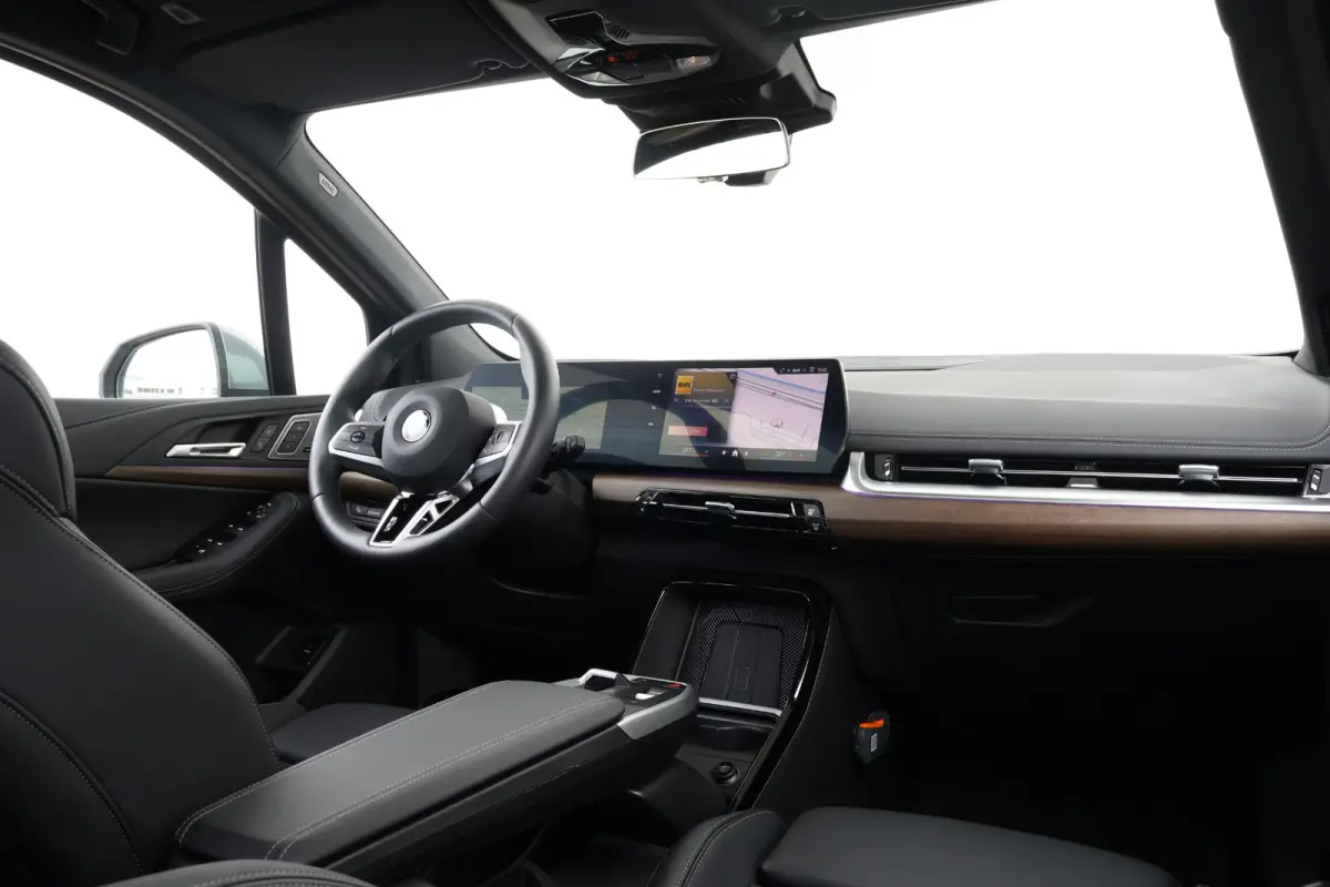 220i / M-Sport Pakket / Pano Dak / Actieve Stoel / Harman Kardon / Stoelverwarming Voor / Comforttoegang /