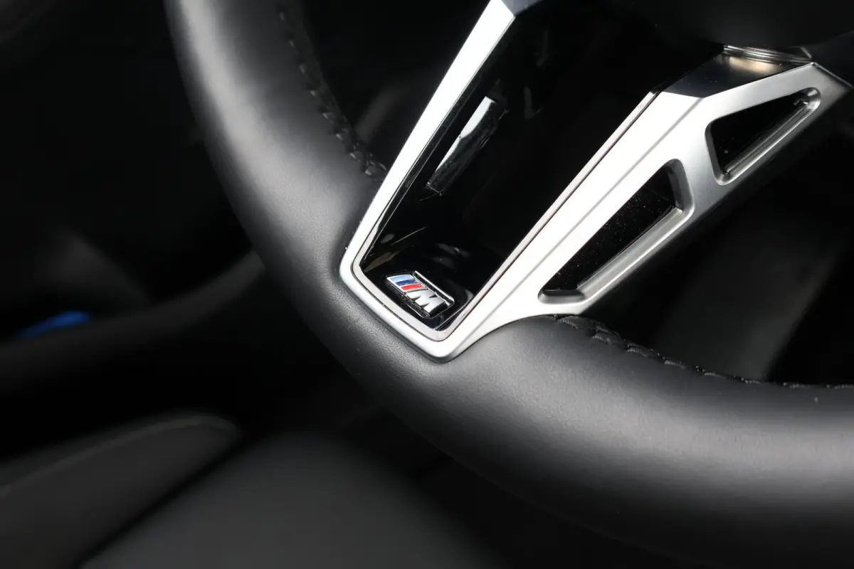 220i / M-Sport Pakket / Pano Dak / Actieve Stoel / Harman Kardon / Stoelverwarming Voor / Comforttoegang /
