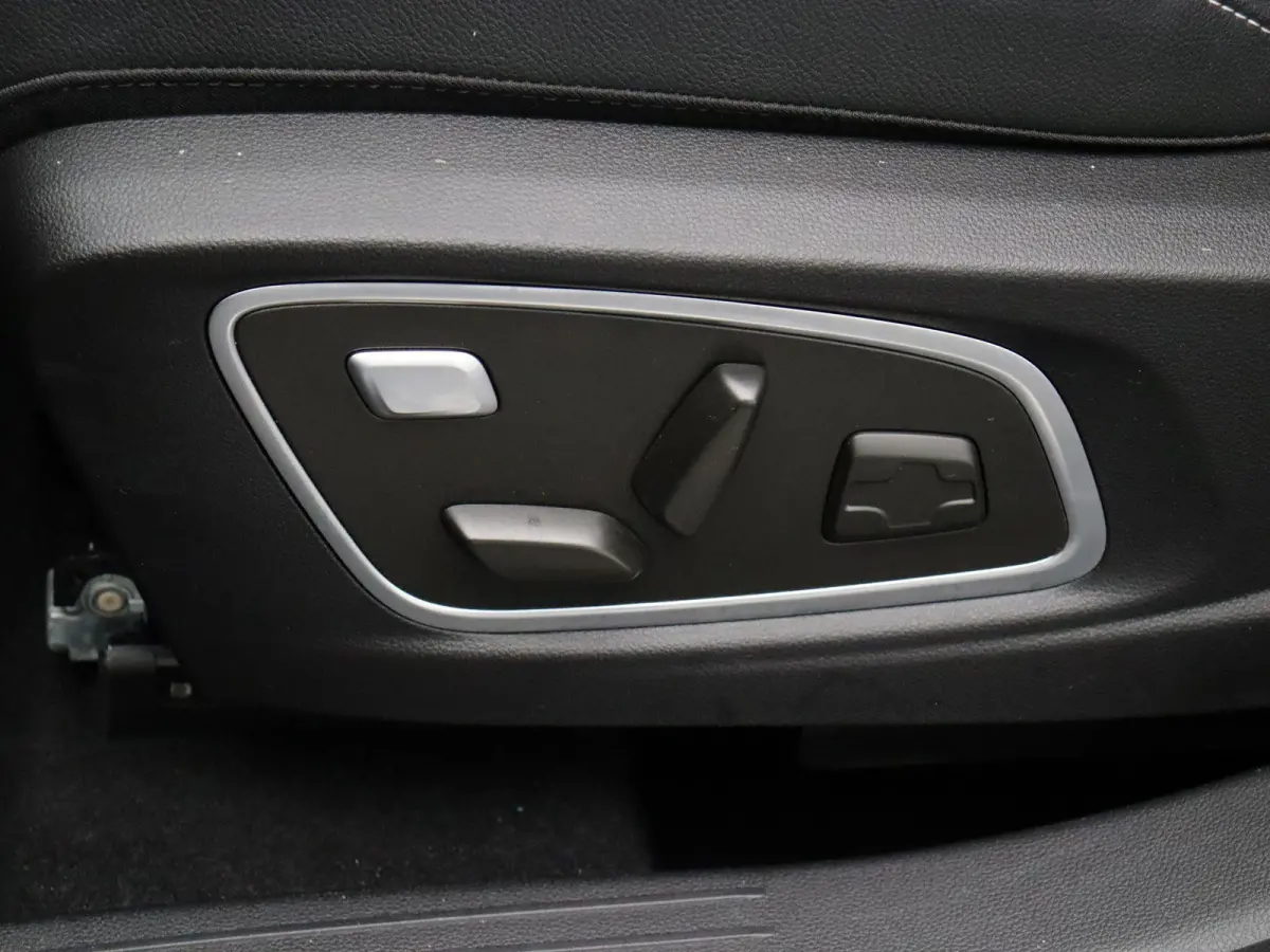 Mild hybrid 160 X-Tronic techno |Panorama dak | Elektr.achterklep | Keyless | Navigatie | Cruise | Elektr.best.stoel.