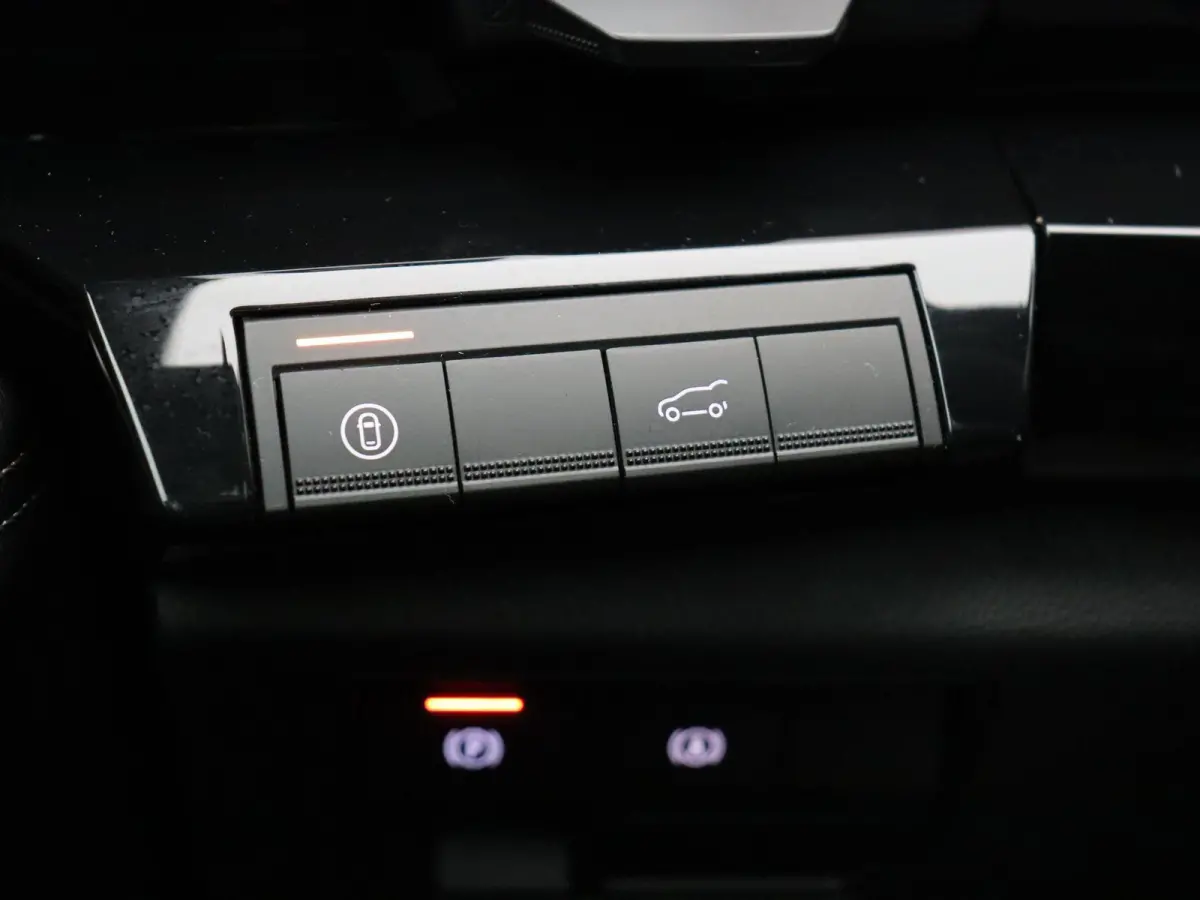 Mild hybrid 160 X-Tronic techno |Panorama dak | Elektr.achterklep | Keyless | Navigatie | Cruise | Elektr.best.stoel.