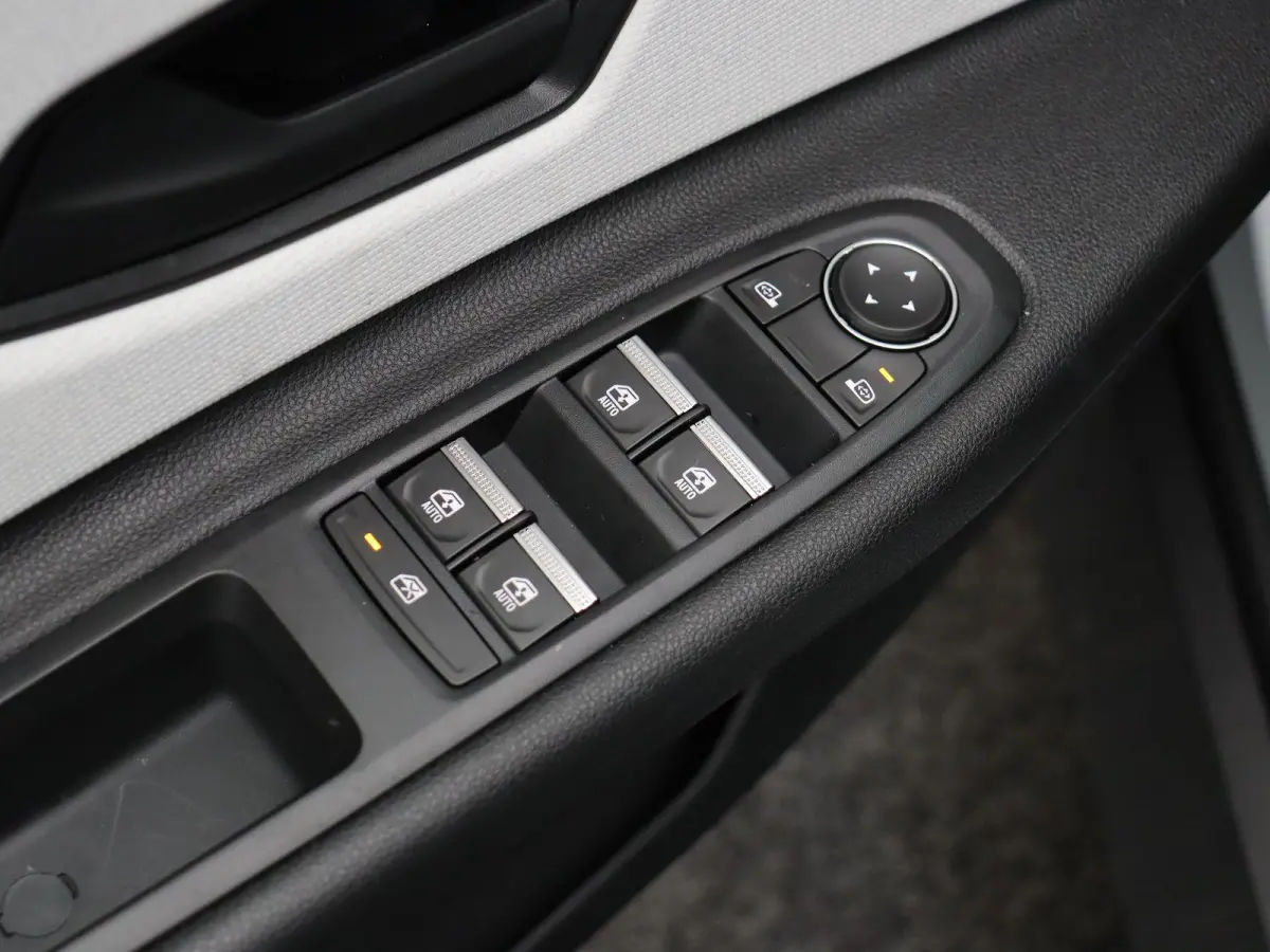 Renault e-tech evolution 150pk comfort range VAN | 1045 liter laadvolume | Perfect voor in de stad | Stoel- en stuurwielverwarming |