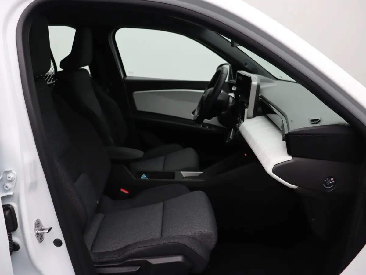 Renault e-tech evolution 150pk comfort range VAN | 1045 liter laadvolume | Perfect voor in de stad | Stoel- en stuurwielverwarming |