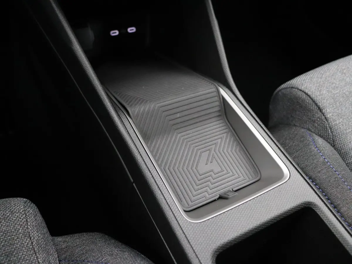 Renault e-tech evolution 150pk comfort range VAN | 1045 liter laadvolume | Perfect voor in de stad | Stoel- en stuurwielverwarming |