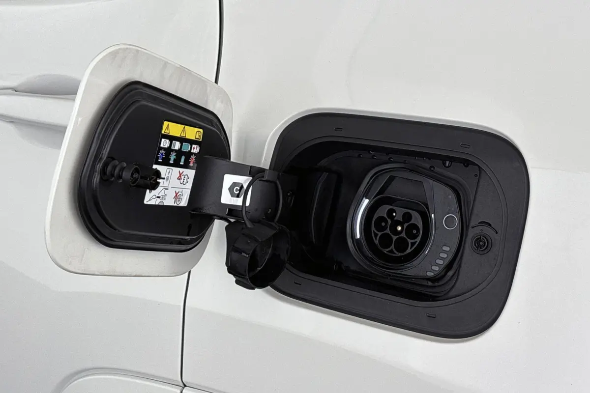 4xe 240 Plug-in Hybrid S * Stuur/Stoelverwarming * 360-Camera * Carplay * Alpine Sound *