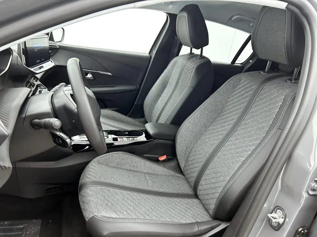 1.2 Hybrid Allure 110pk Automaat | 8 JAAR GARANTIE | Navigatie | 360 Camera | Cruise Control | 16"LMV | Dodehoekdetectie | Draadloze telefoonlader | Apple Carplay/Android Auto |