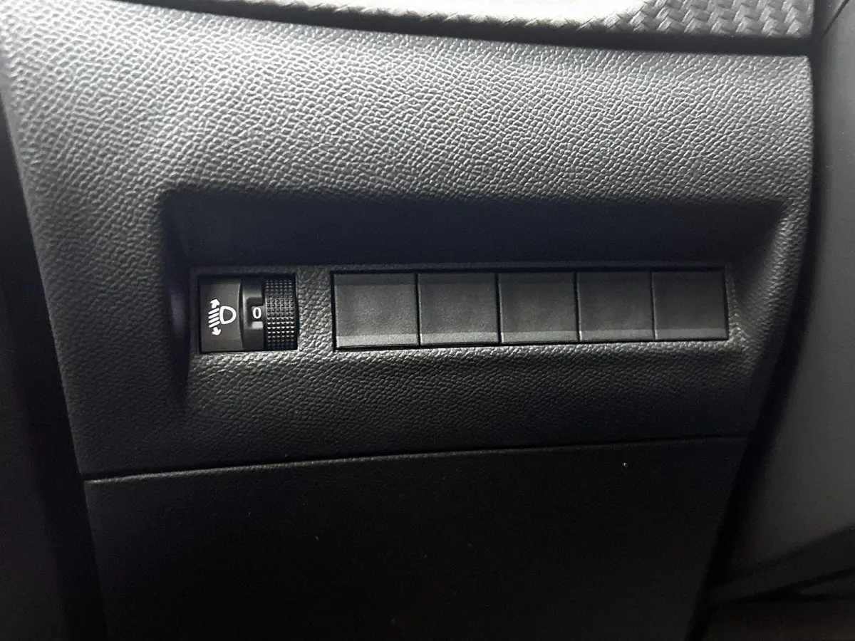 1.2 Hybrid Allure 110pk Automaat | 8 JAAR GARANTIE | Navigatie | 360 Camera | Cruise Control | 16"LMV | Dodehoekdetectie | Draadloze telefoonlader | Apple Carplay/Android Auto |
