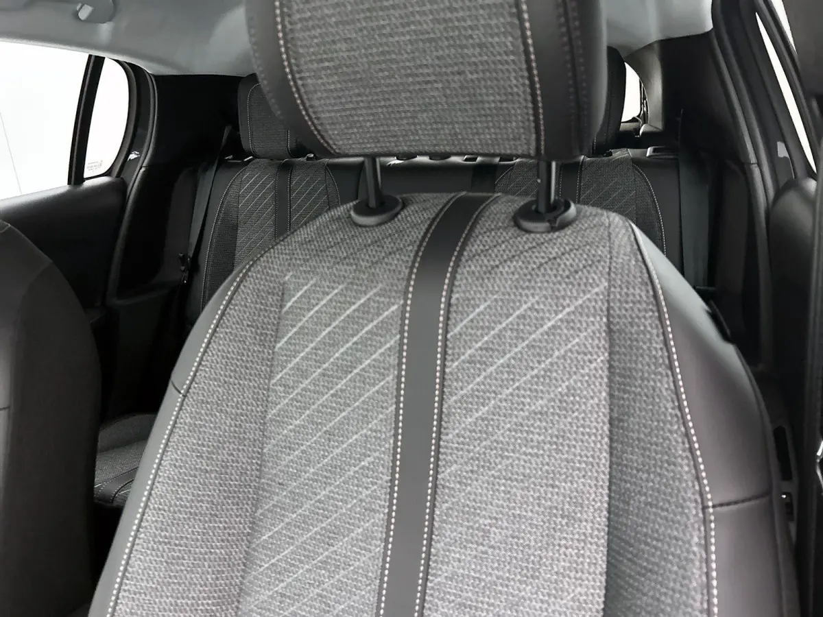 1.2 Hybrid Allure 110pk Automaat | 8 JAAR GARANTIE | Navigatie | 360 Camera | Cruise Control | 16"LMV | Dodehoekdetectie | Draadloze telefoonlader | Apple Carplay/Android Auto |