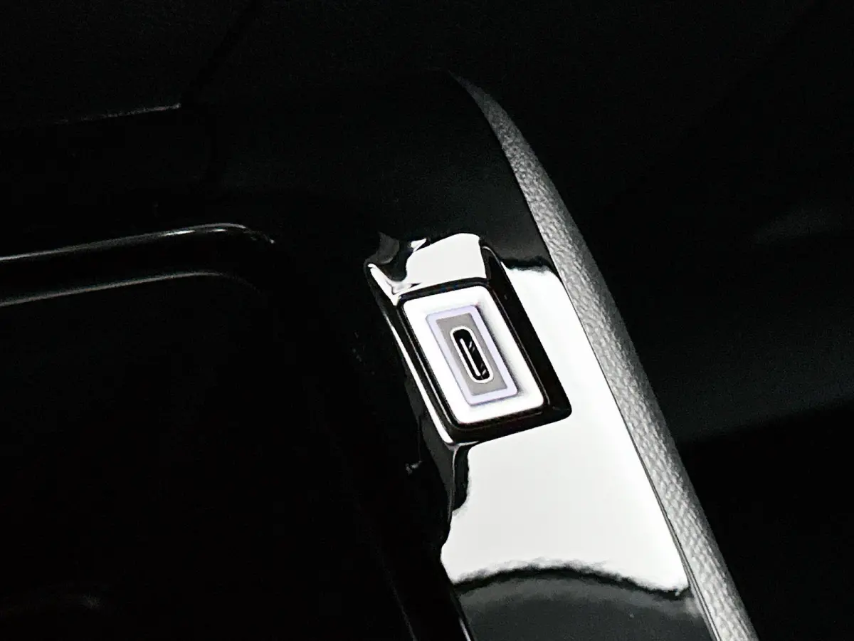 1.2 Hybrid Allure 110pk Automaat | 8 JAAR GARANTIE | Navigatie | 360 Camera | Cruise Control | 16"LMV | Dodehoekdetectie | Draadloze telefoonlader | Apple Carplay/Android Auto |