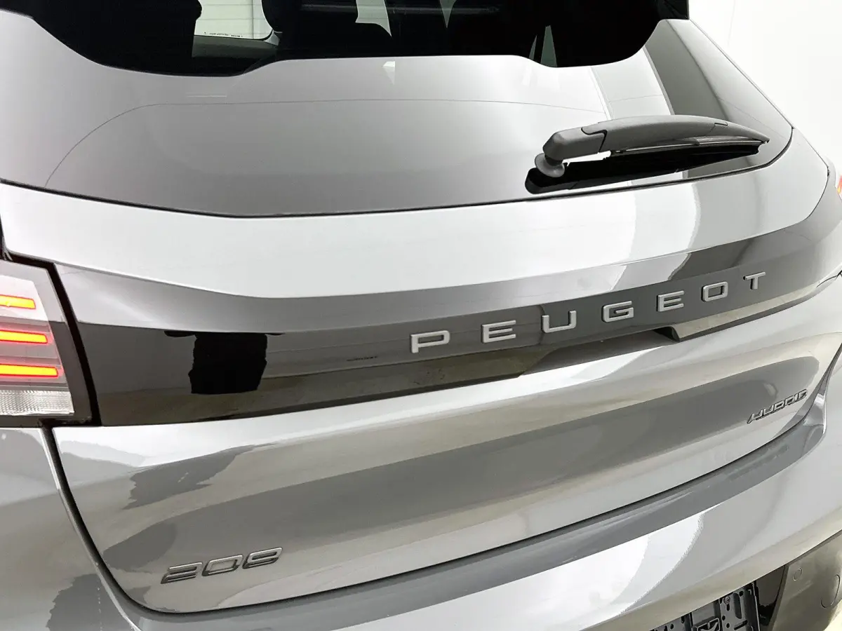 1.2 Hybrid Allure 110pk Automaat | 8 JAAR GARANTIE | Navigatie | 360 Camera | Cruise Control | 16"LMV | Dodehoekdetectie | Draadloze telefoonlader | Apple Carplay/Android Auto |