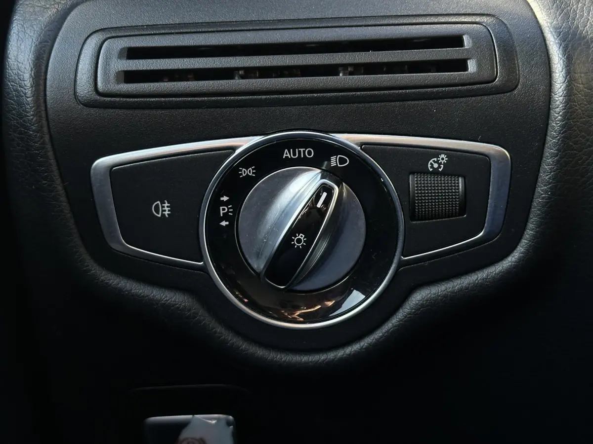 220d Lang DC Edition Navi Leer 5 persoons trekhaak