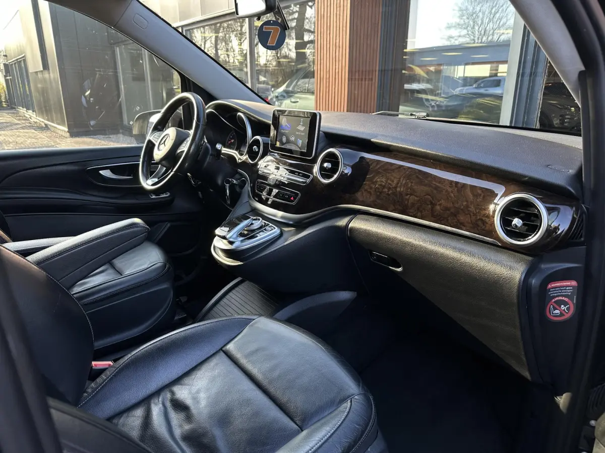 220d Lang DC Edition Navi Leer 5 persoons trekhaak