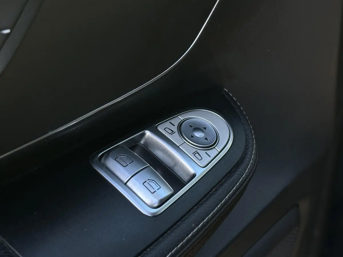 220d Lang DC Edition Navi Leer 5 persoons trekhaak