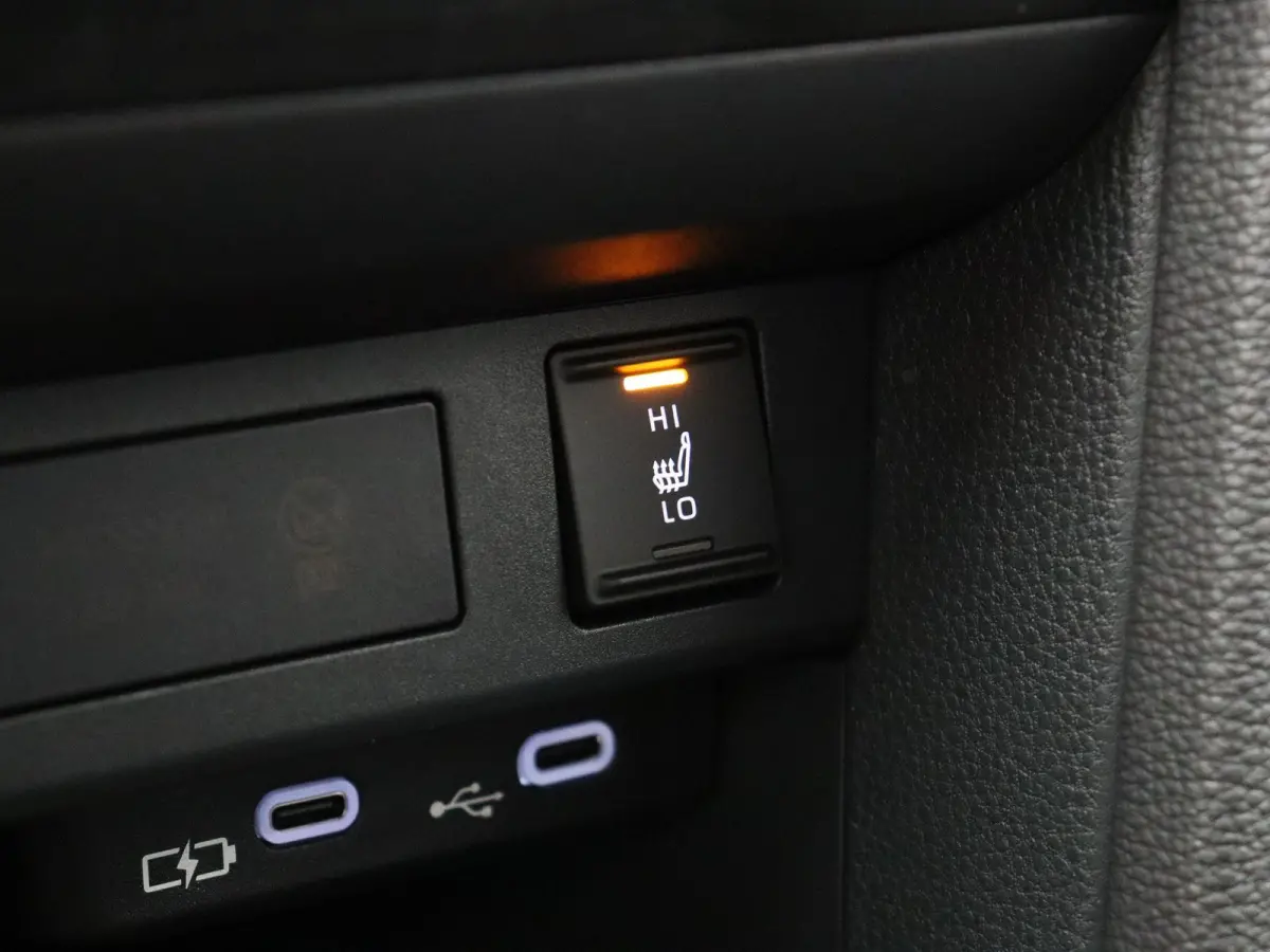 1.5 Hybrid 130 Dynamic | Stoelverwarming | Stuurwielverwarming | Apple Carplay & Android Auto |