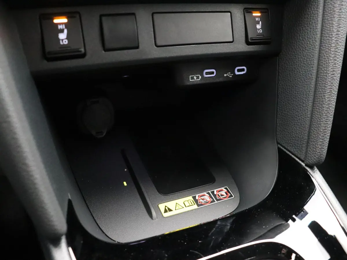 1.5 Hybrid 130 Dynamic | Stoelverwarming | Stuurwielverwarming | Apple Carplay & Android Auto |