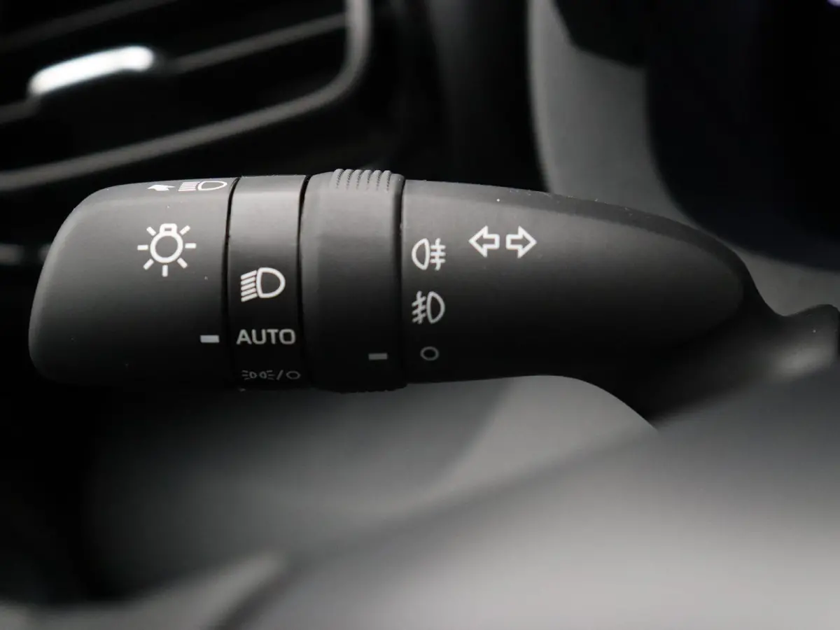 1.5 Hybrid 130 Dynamic | Stoelverwarming | Stuurwielverwarming | Apple Carplay & Android Auto |