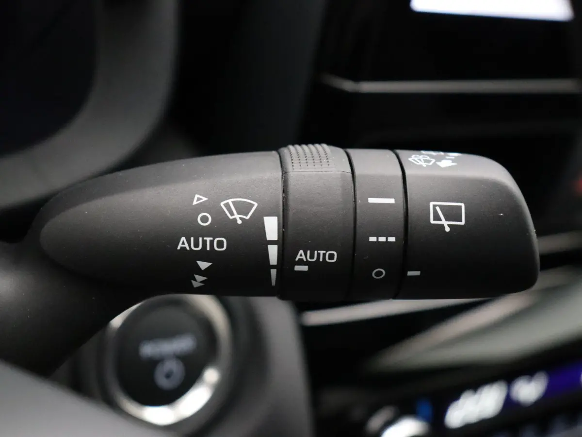 1.5 Hybrid 130 Dynamic | Stoelverwarming | Stuurwielverwarming | Apple Carplay & Android Auto |