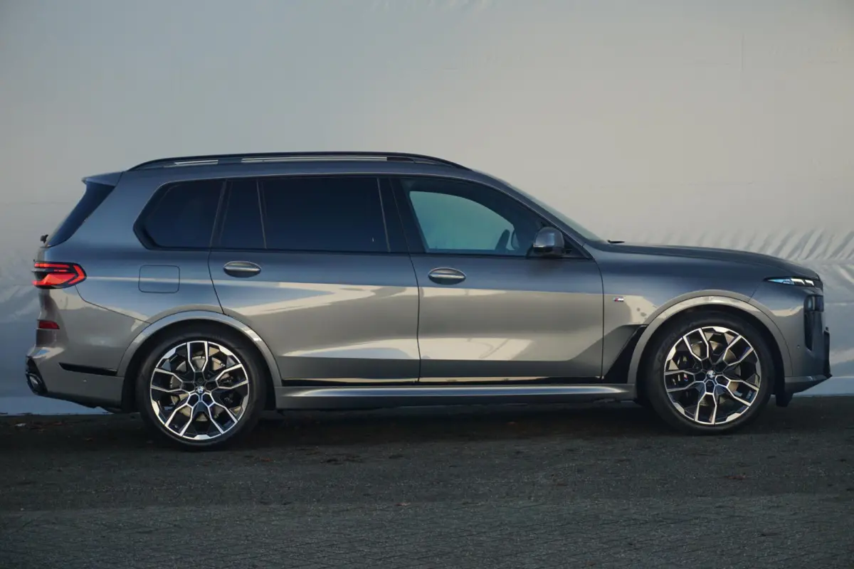 xDrive40i | M Sportpakket Pro | Sky Lounge Panoramadak | Driving + Parking Ass. Professional | Active Steering | Massagestoelen | Elektr. Trekhaak