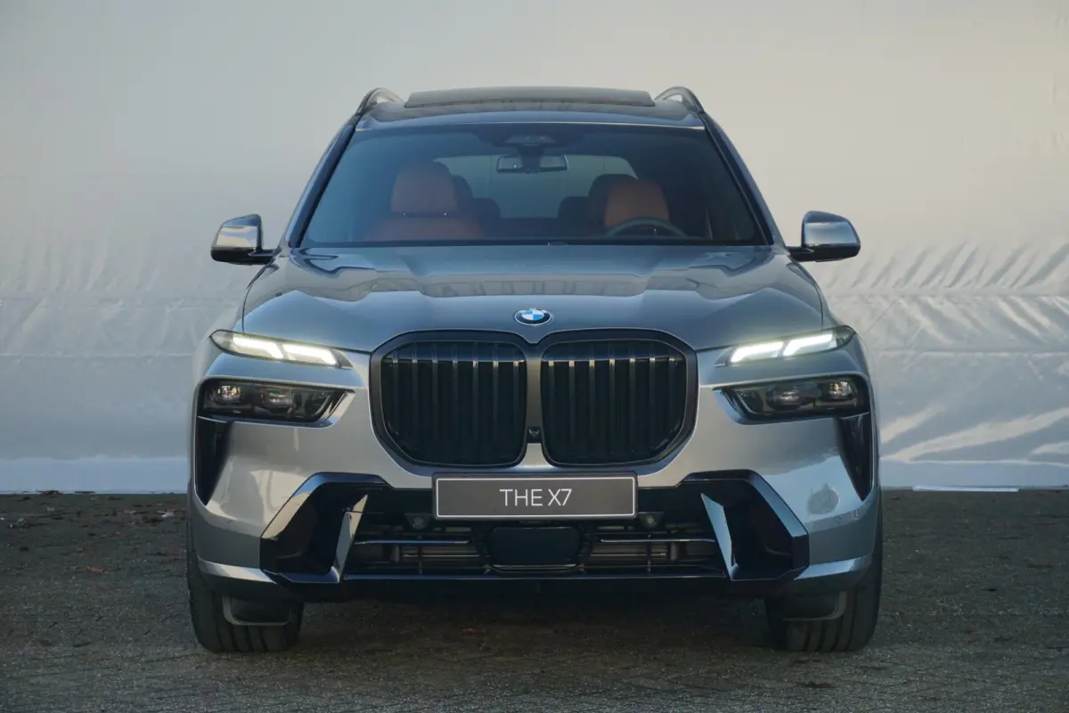 xDrive40i | M Sportpakket Pro | Sky Lounge Panoramadak | Driving + Parking Ass. Professional | Active Steering | Massagestoelen | Elektr. Trekhaak