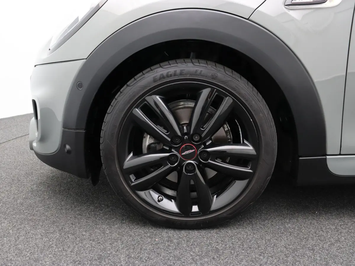 Cooper Dalston Edition + John Cooper Works Uitvoering + Serious Business + Panoramadak + Harman Kardon + 17''
