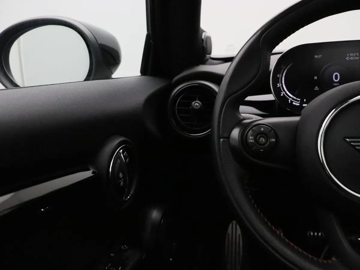 Cooper Dalston Edition + John Cooper Works Uitvoering + Serious Business + Panoramadak + Harman Kardon + 17''