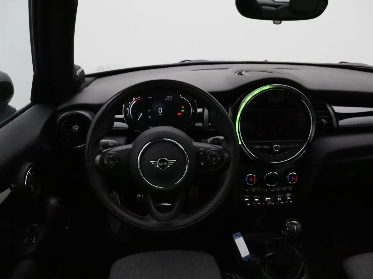 Cooper Dalston Edition + John Cooper Works Uitvoering + Serious Business + Panoramadak + Harman Kardon + 17''