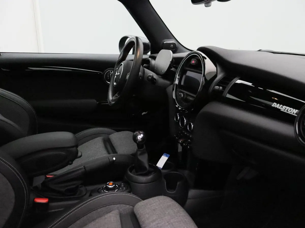 Cooper Dalston Edition + John Cooper Works Uitvoering + Serious Business + Panoramadak + Harman Kardon + 17''