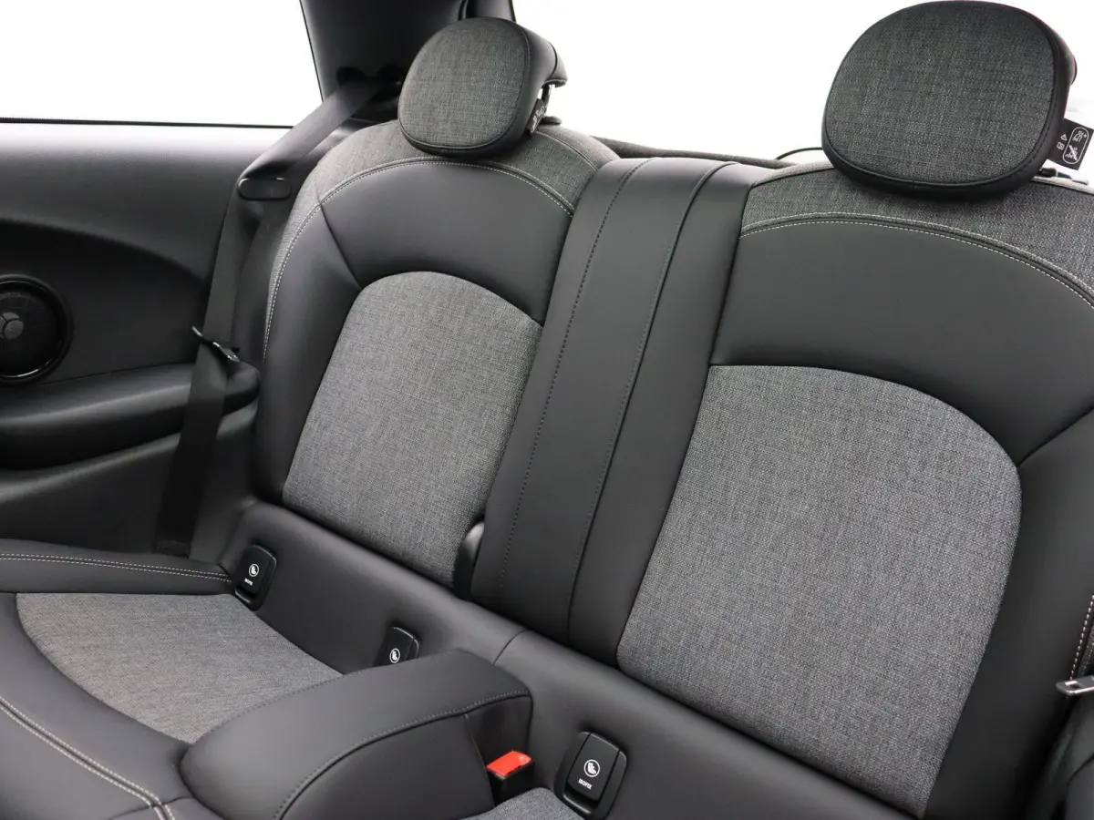 Cooper Dalston Edition + John Cooper Works Uitvoering + Serious Business + Panoramadak + Harman Kardon + 17''