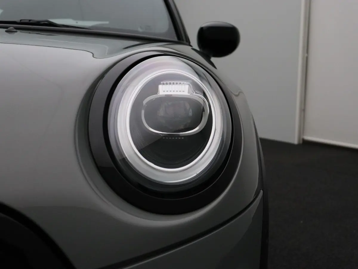 Cooper Dalston Edition + John Cooper Works Uitvoering + Serious Business + Panoramadak + Harman Kardon + 17''