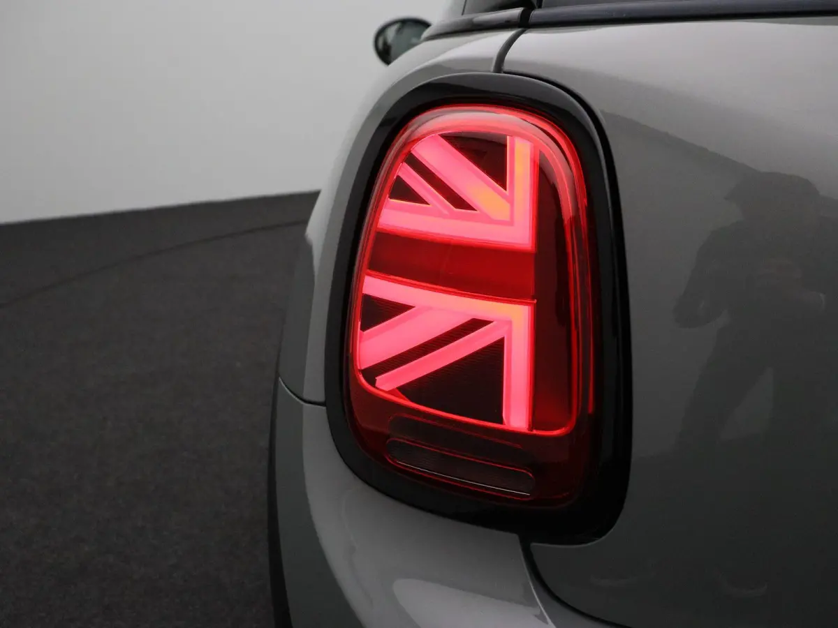Cooper Dalston Edition + John Cooper Works Uitvoering + Serious Business + Panoramadak + Harman Kardon + 17''