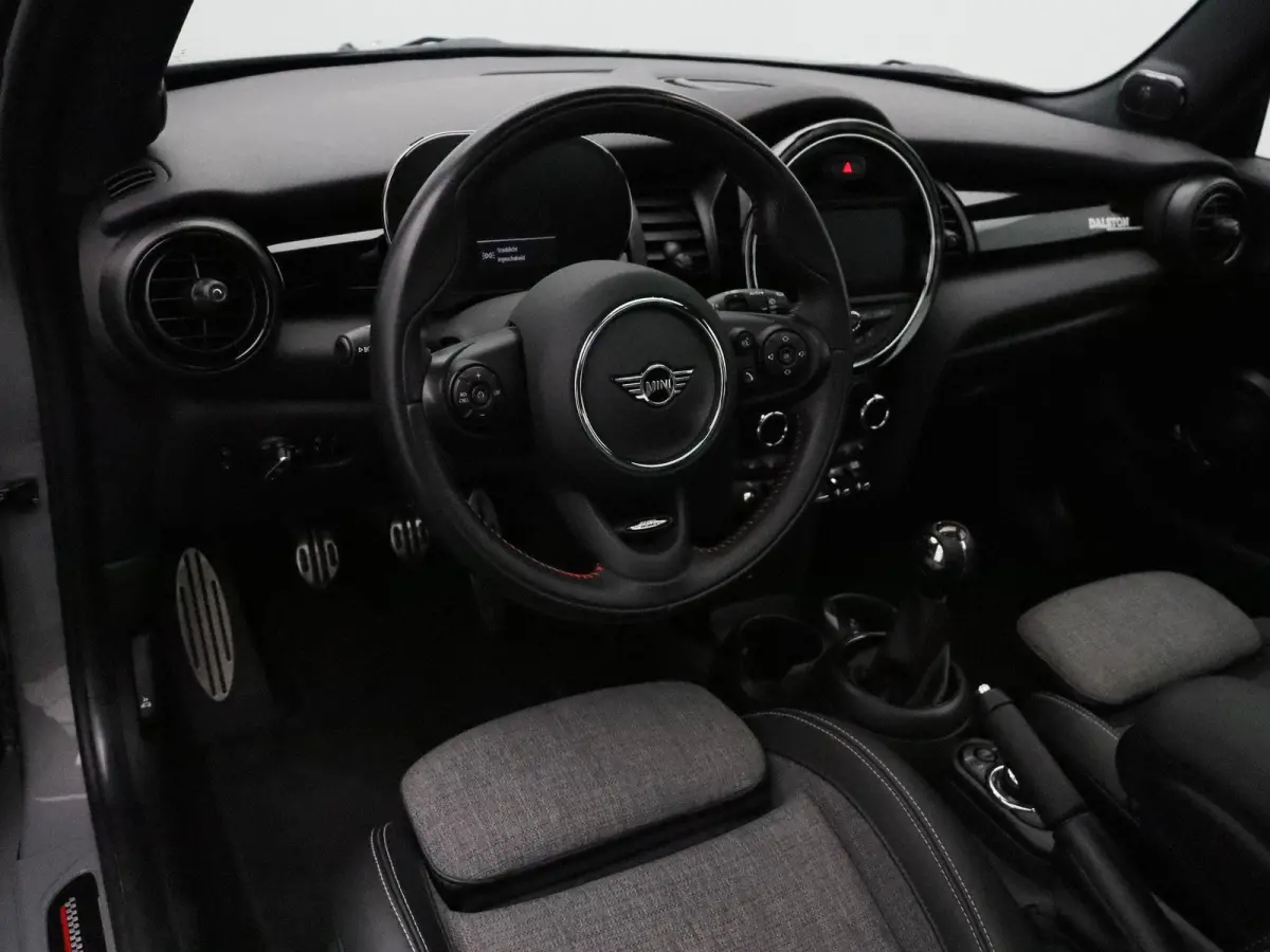 Cooper Dalston Edition + John Cooper Works Uitvoering + Serious Business + Panoramadak + Harman Kardon + 17''