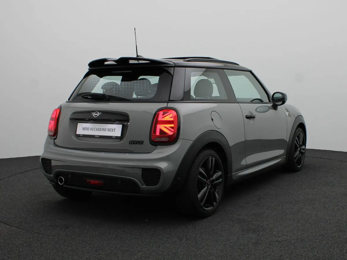 Cooper Dalston Edition + John Cooper Works Uitvoering + Serious Business + Panoramadak + Harman Kardon + 17''