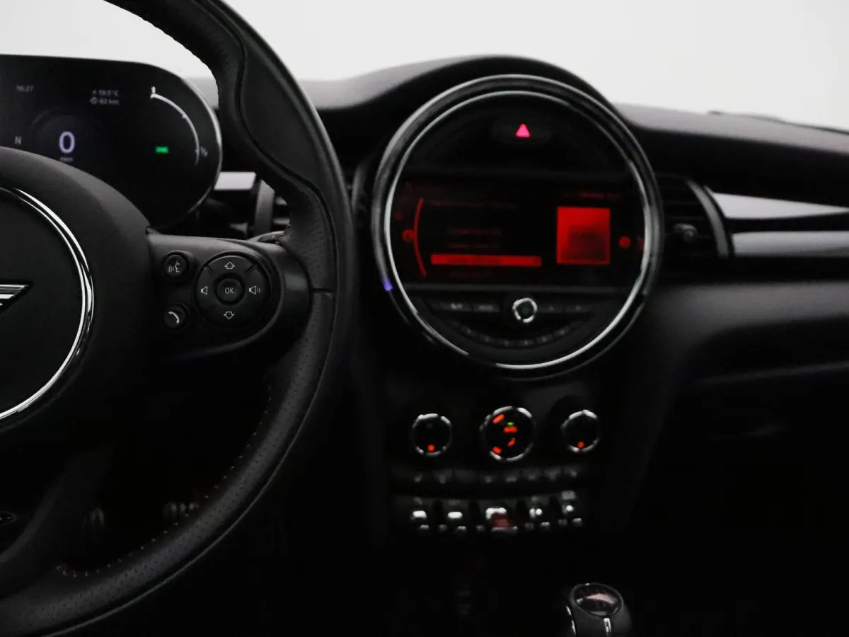Cooper Dalston Edition + John Cooper Works Uitvoering + Serious Business + Panoramadak + Harman Kardon + 17''