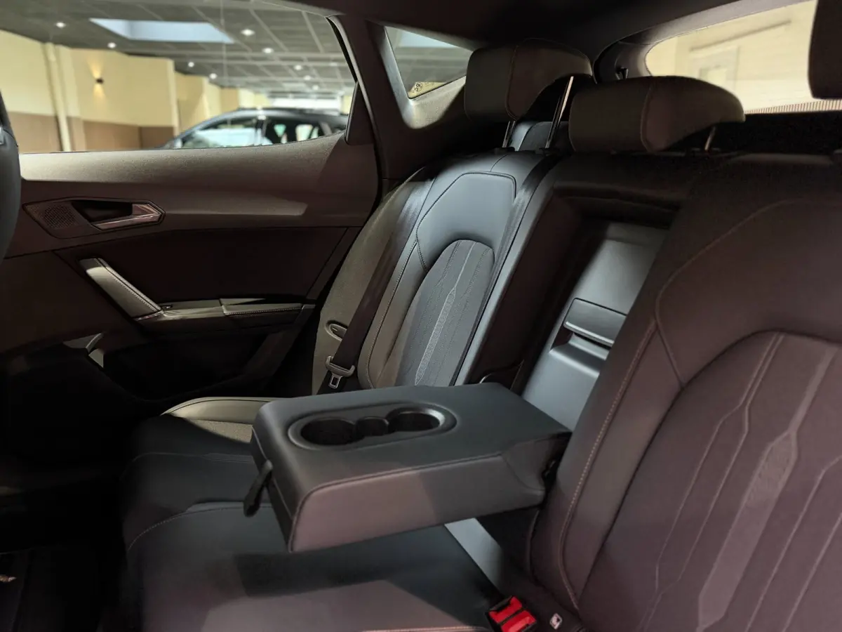1.4 e-Hybrid VZ Performance|Pano|Camera|Matrix