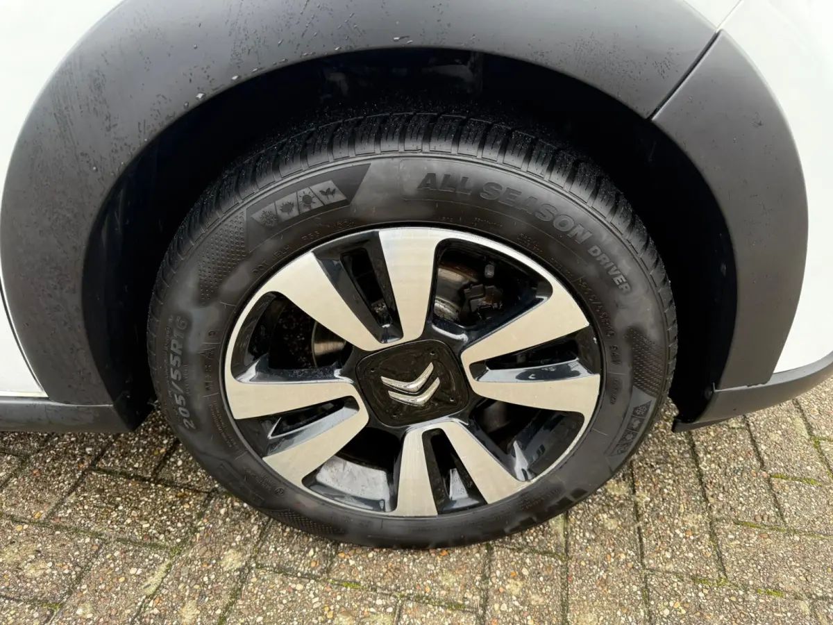 1.2 PureTech Feel, Facelift, Navi, Dealer auto