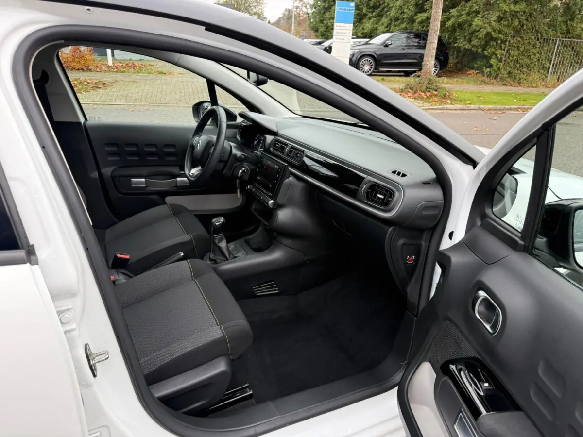 1.2 PureTech Feel, Facelift, Navi, Dealer auto
