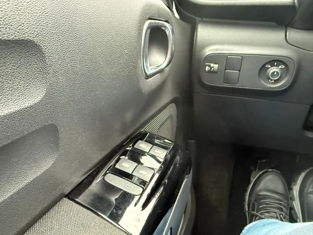 1.2 PureTech Feel, Facelift, Navi, Dealer auto
