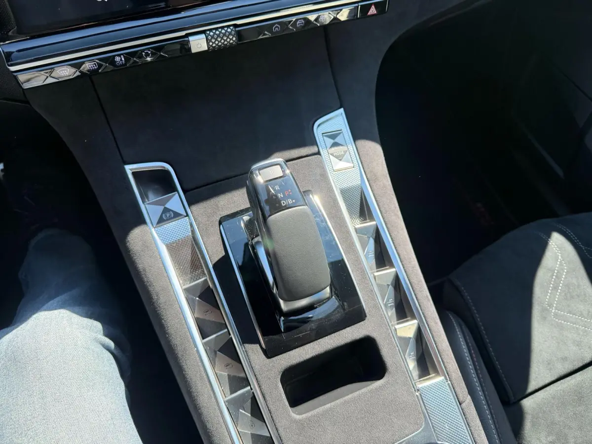 E-Tense 225 Performance Line, Navi, Dealer auto, Camera, Alcantara, Stoel verwarming, 1ste eigenaar