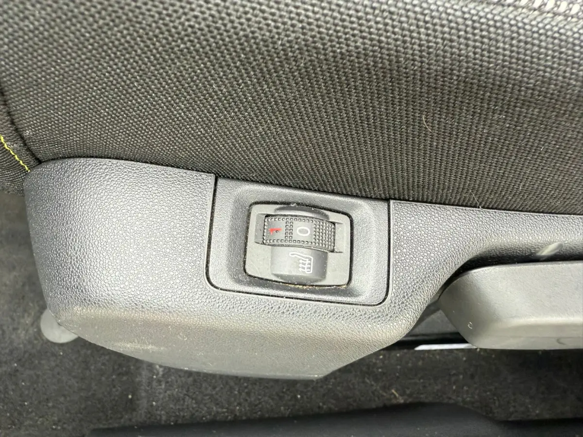 1.2 PureTech Feel, Facelift, Navi, Dealer auto