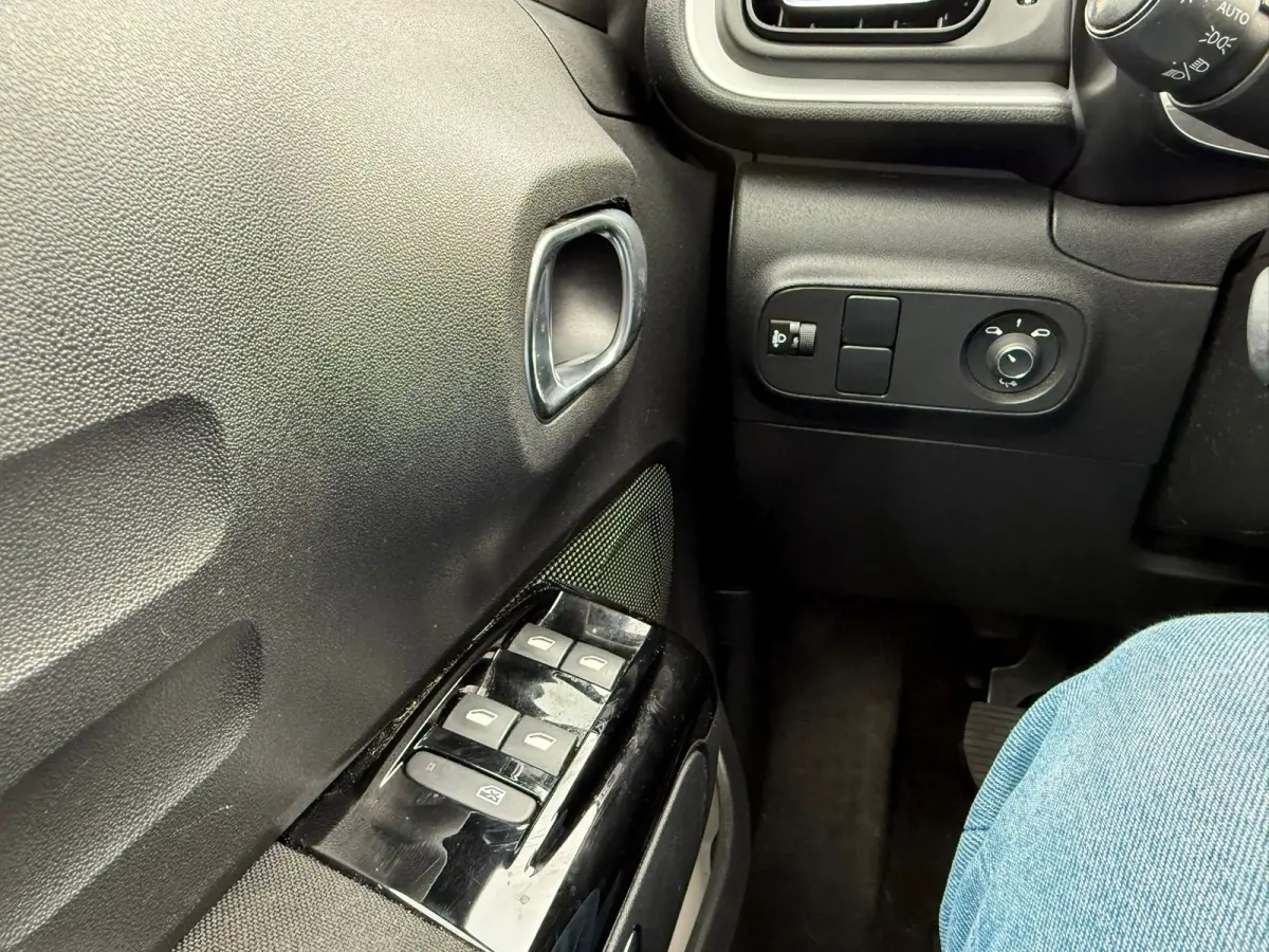 1.2 PureTech Feel, Facelift, Navi, Dealer auto