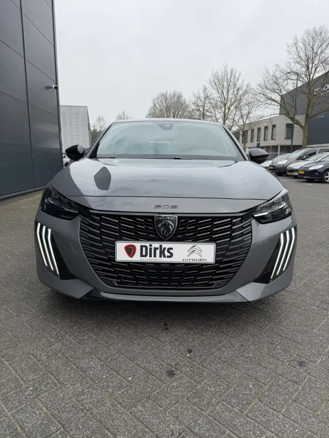100pk GT (Camera - Keyless Entry - Parkeersensoren V+A - LED - Navigatie - Automatische Airco - Draadloos laden - Apple Carplay - 3D Cockpit)