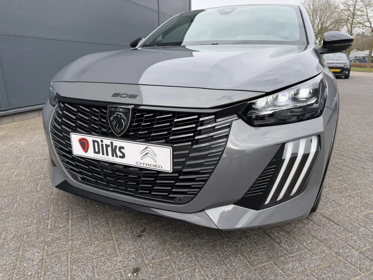 100pk GT (Camera - Keyless Entry - Parkeersensoren V+A - LED - Navigatie - Automatische Airco - Draadloos laden - Apple Carplay - 3D Cockpit)