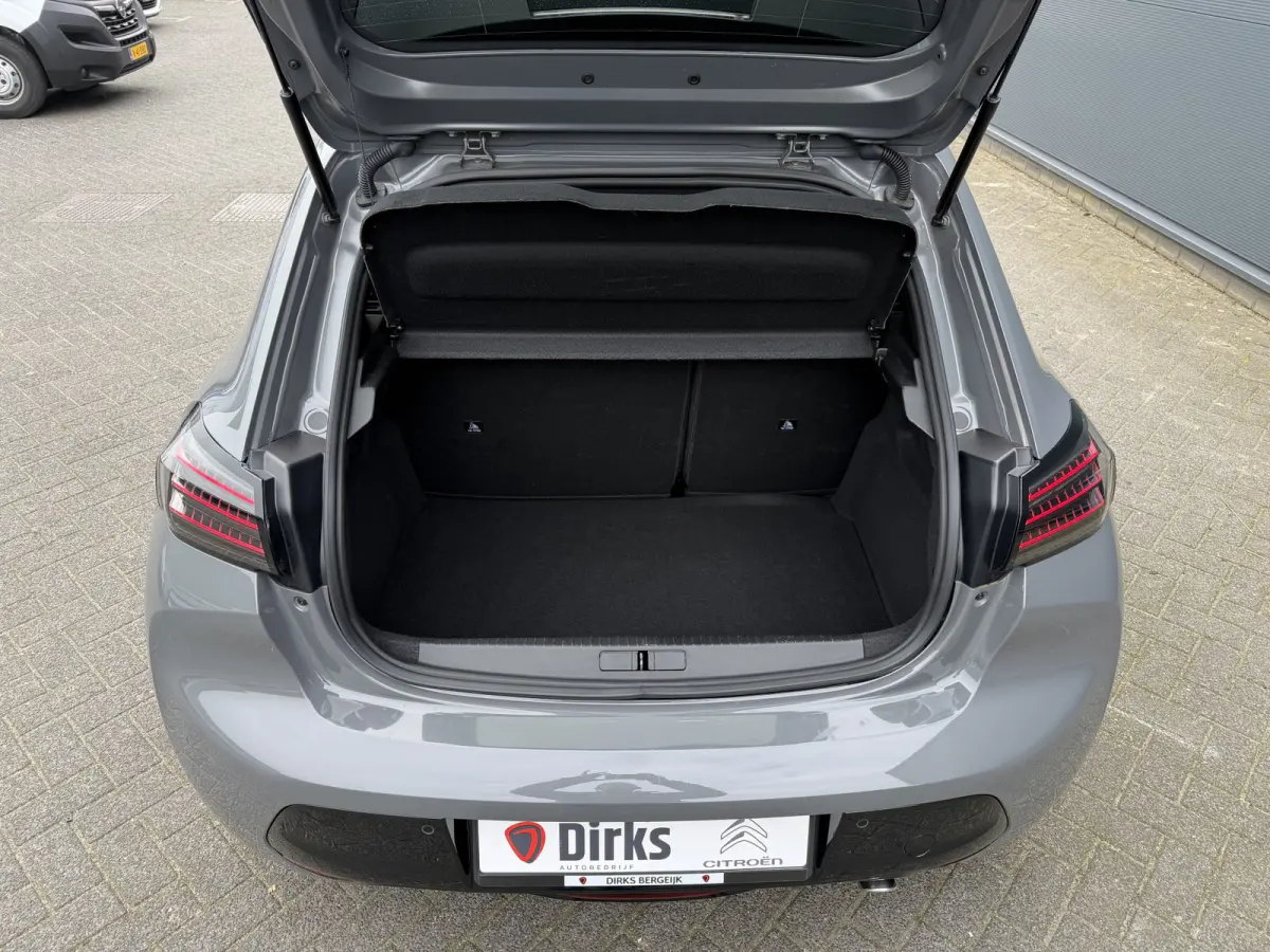 100pk GT (Camera - Keyless Entry - Parkeersensoren V+A - LED - Navigatie - Automatische Airco - Draadloos laden - Apple Carplay - 3D Cockpit)