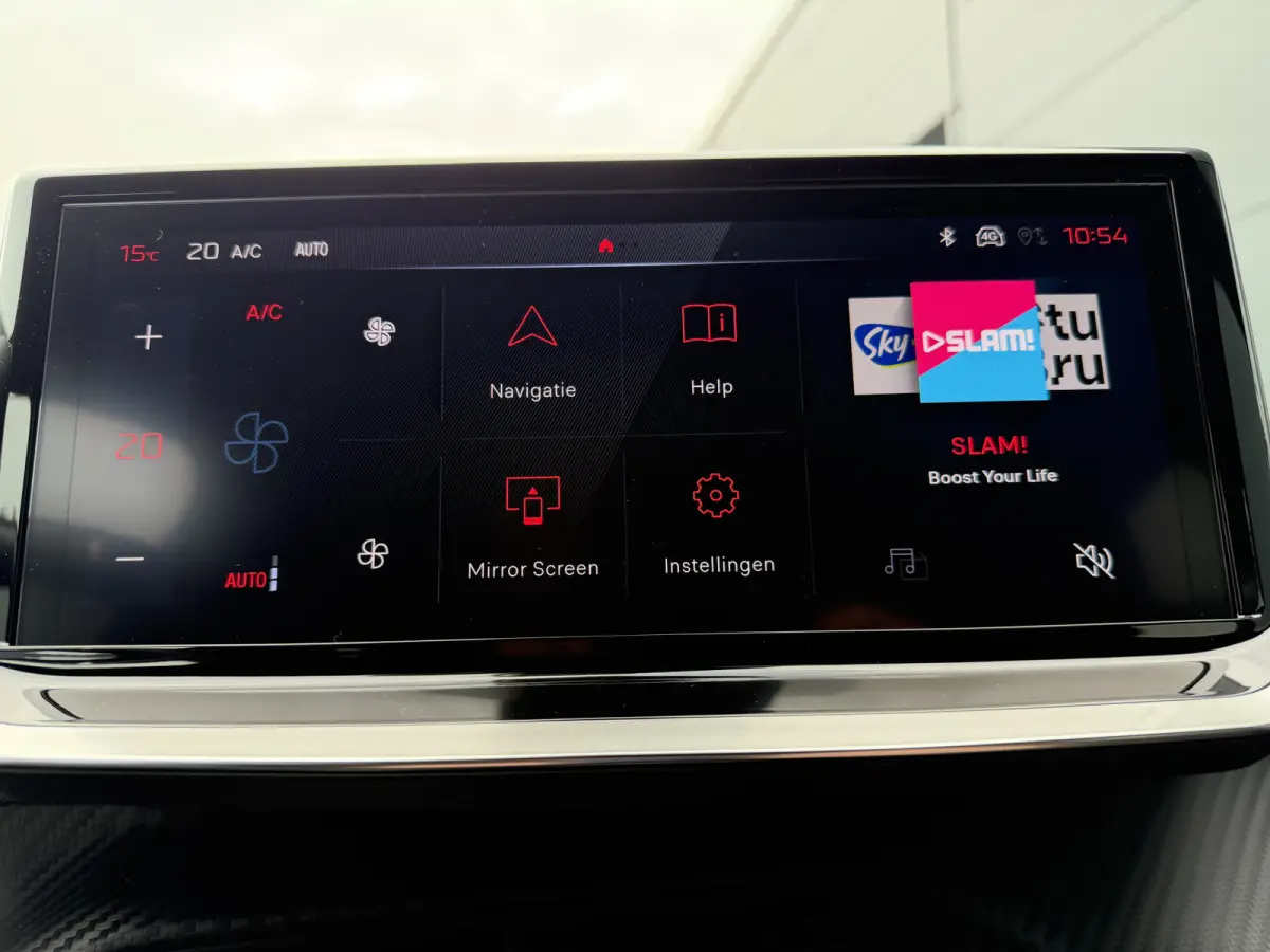 100pk GT (Camera - Keyless Entry - Parkeersensoren V+A - LED - Navigatie - Automatische Airco - Draadloos laden - Apple Carplay - 3D Cockpit)