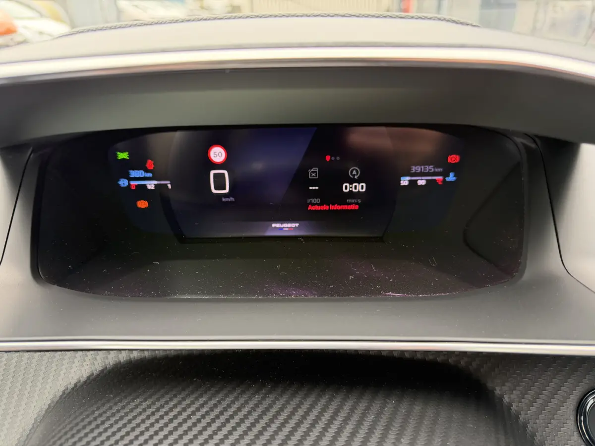 100pk GT (Camera - Keyless Entry - Parkeersensoren V+A - LED - Navigatie - Automatische Airco - Draadloos laden - Apple Carplay - 3D Cockpit)
