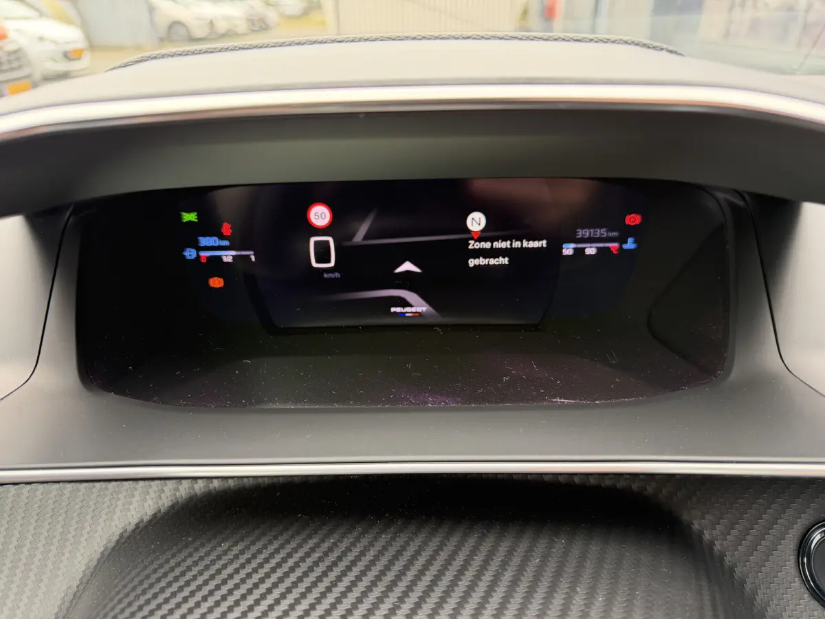100pk GT (Camera - Keyless Entry - Parkeersensoren V+A - LED - Navigatie - Automatische Airco - Draadloos laden - Apple Carplay - 3D Cockpit)