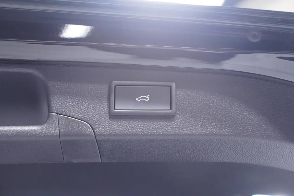R-line 150 PK DSG Panodak camera IQ Light Stoel-/stuurverwarming Apple Carplay R-Line int./ext. 19 Inch