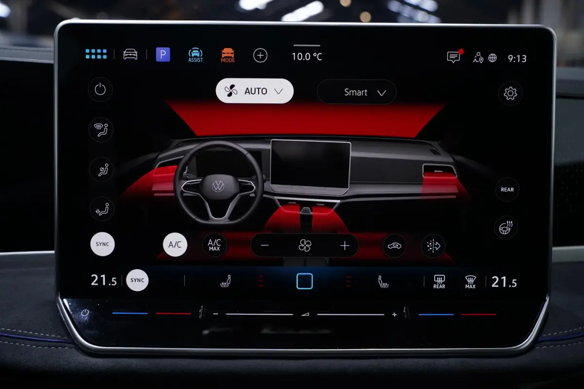 R-line 150 PK DSG Panodak camera IQ Light Stoel-/stuurverwarming Apple Carplay R-Line int./ext. 19 Inch