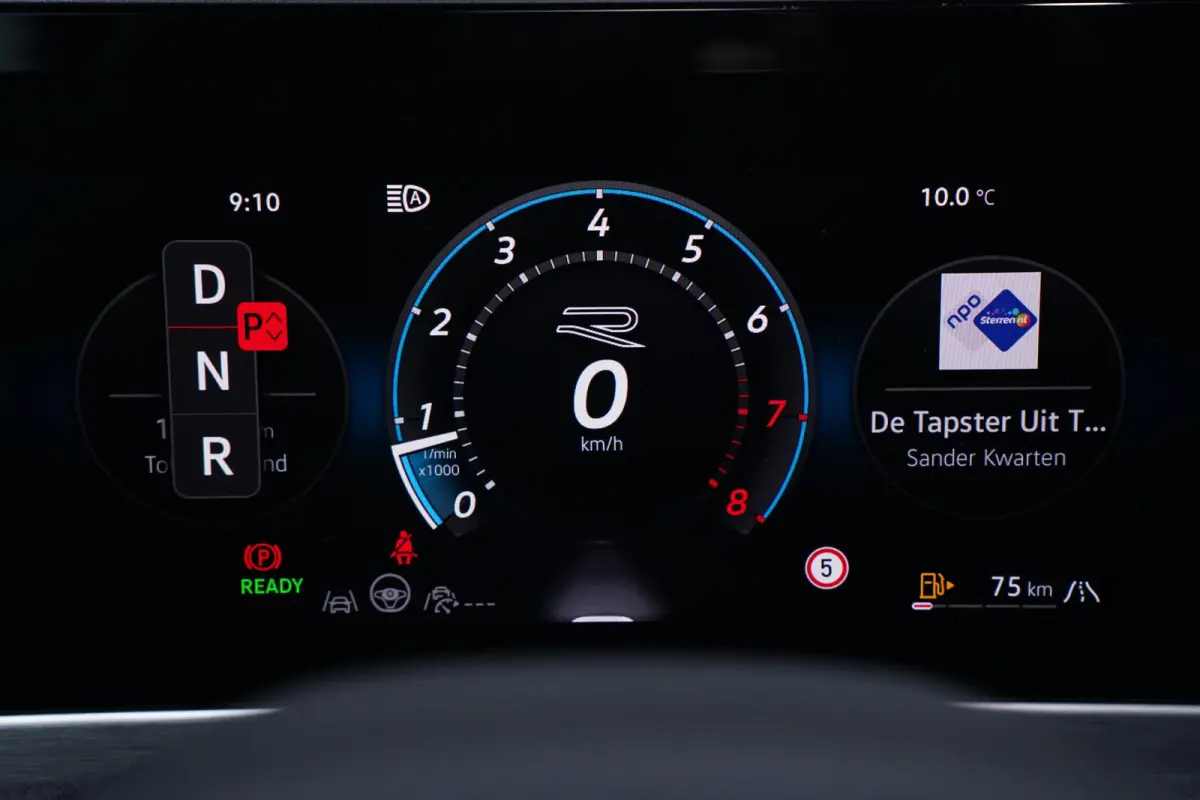 R-line 150 PK DSG Panodak camera IQ Light Stoel-/stuurverwarming Apple Carplay R-Line int./ext. 19 Inch